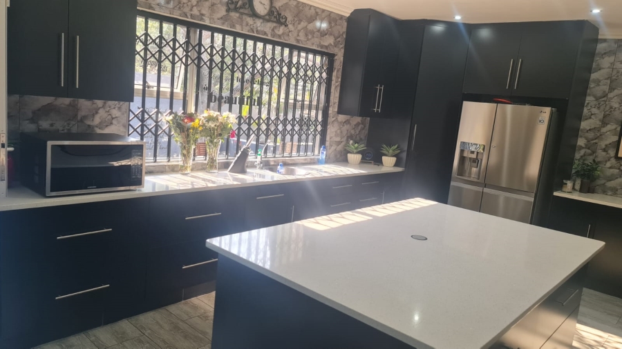 5 Bedroom Property for Sale in Protea Park North West